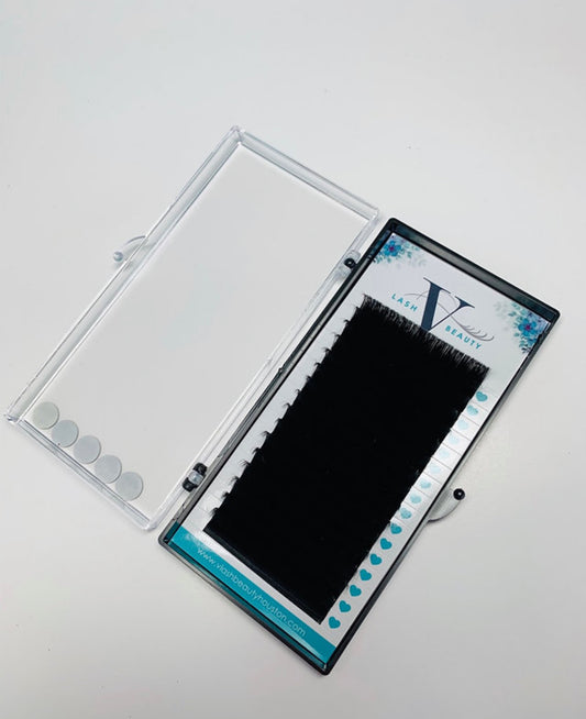 Self-fanning lash extensions – perfect for beginners and pro lash artists