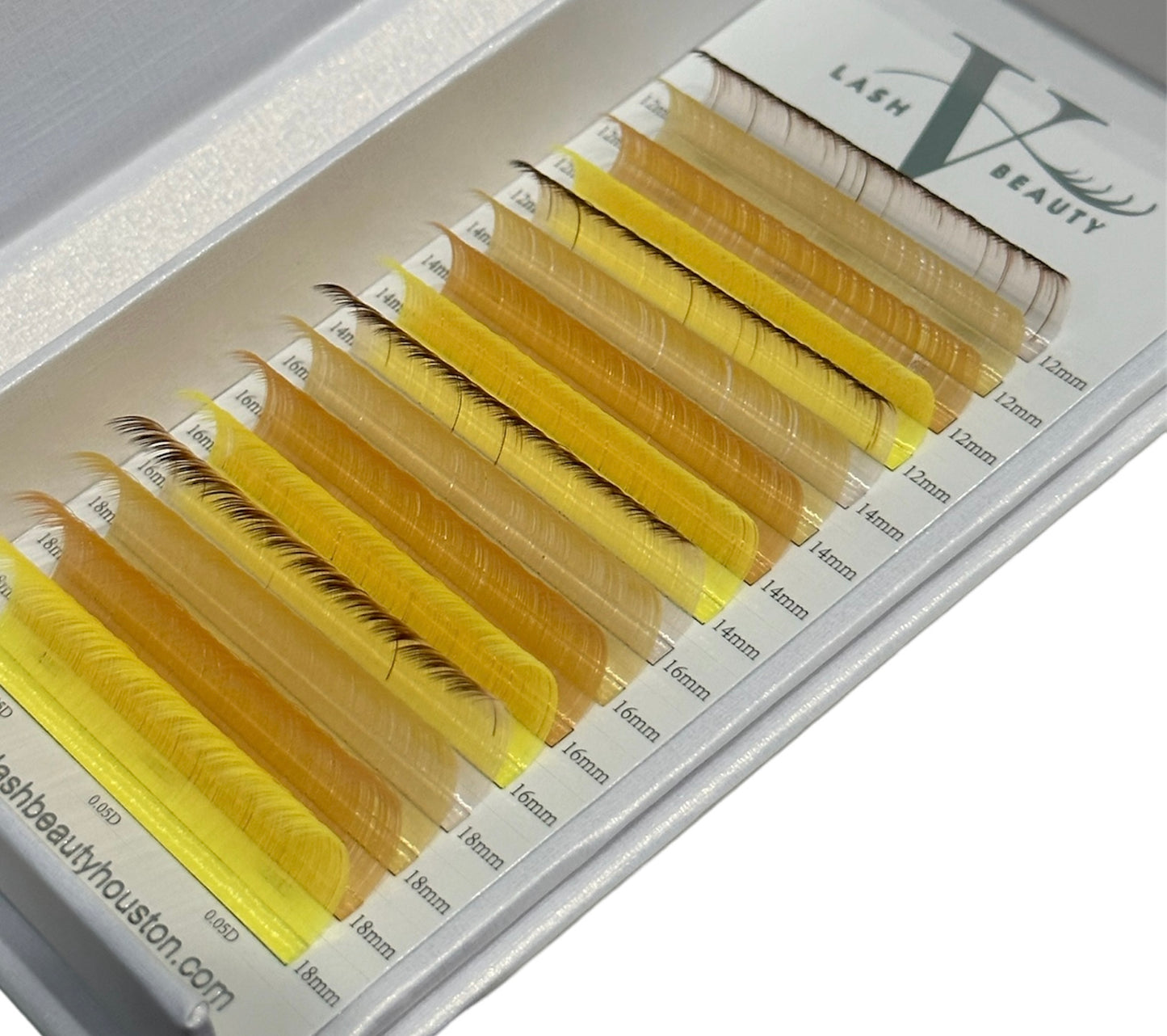 Matte colored lash extensions – 0.05mm lightweight volume lashes