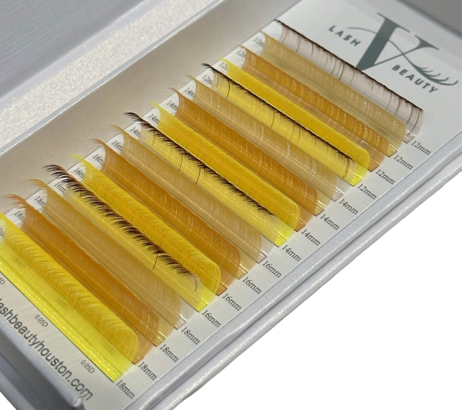 Matte colored lash extensions – 0.05mm lightweight volume lashes